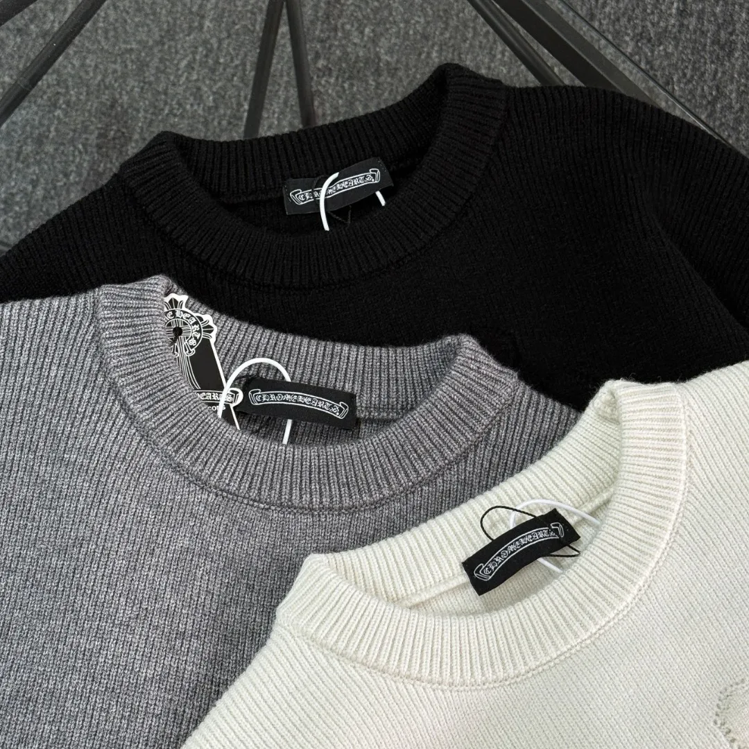 P290 Chrome Hearts 26 high-version wool knitted round-neck sweaters. High-end custom-made 500g sweater fabric. No deformation, no shrinkage, complete with three labels, same style for men and women. Process: The wool is knitted by a 7-needle imported machine. Color: 3 colors. SIZE: XS-L